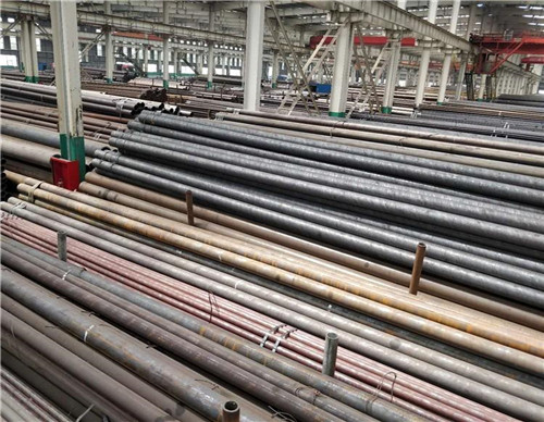 无缝钢管库存图片